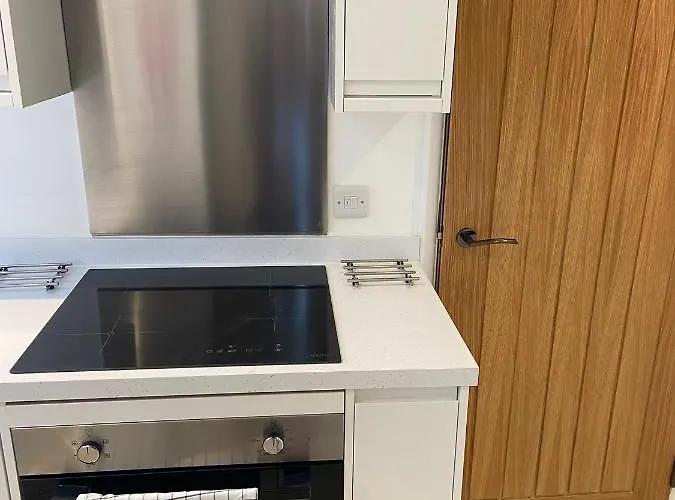 High Hedges Apartment A