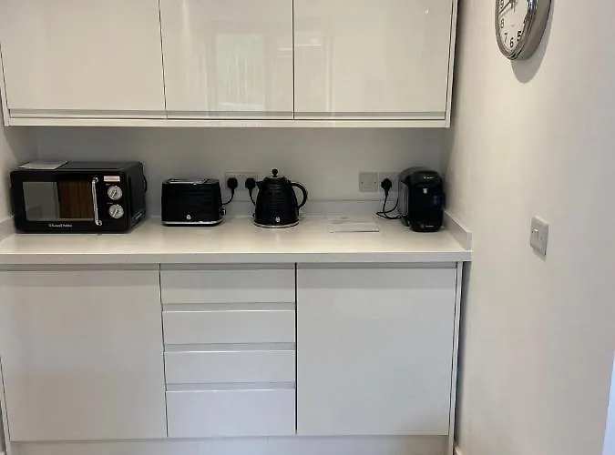 High Hedges Apartment A