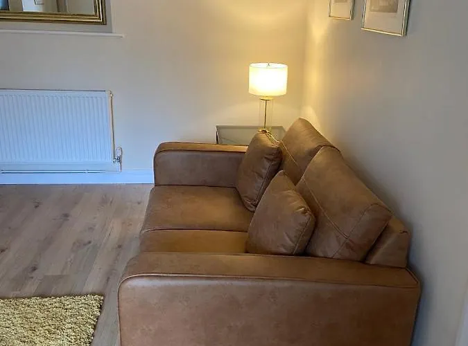 High Hedges Apartment A